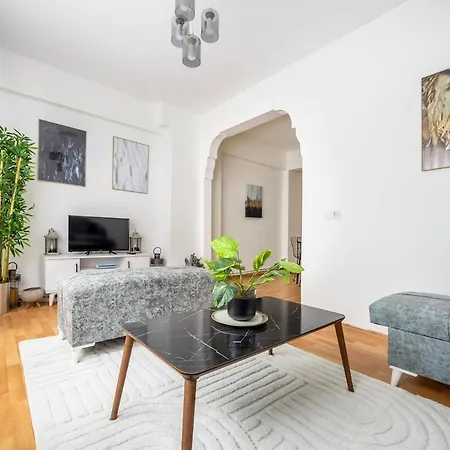 Large & Stylish Central 2br Flat In Beyoglu *