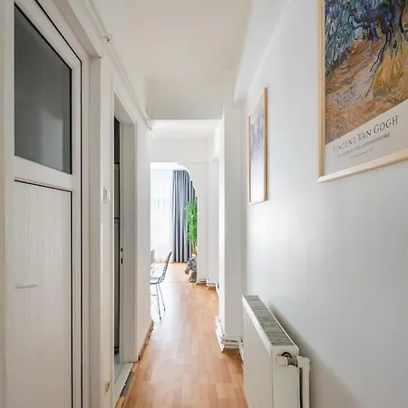 Large & Stylish Central 2br Flat In Beyoglu